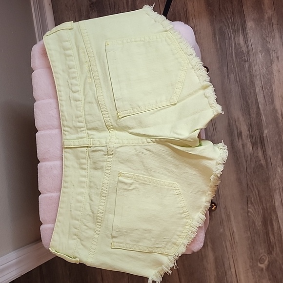 Billabong Laneway Shorts, Pale Neon Yellow/Green, Size 5 - Picture 5 of 8